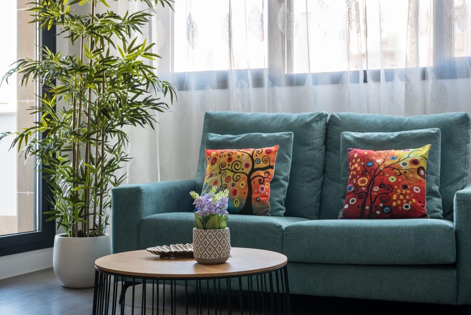 TV and multimedia, Living room, Seating area, Dining area, air conditioner