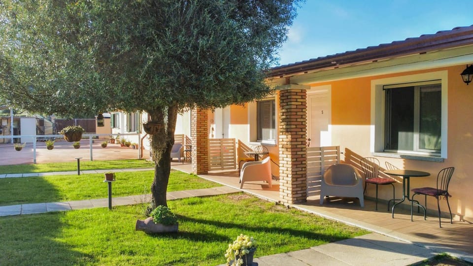 Property building, Garden, Breakfast