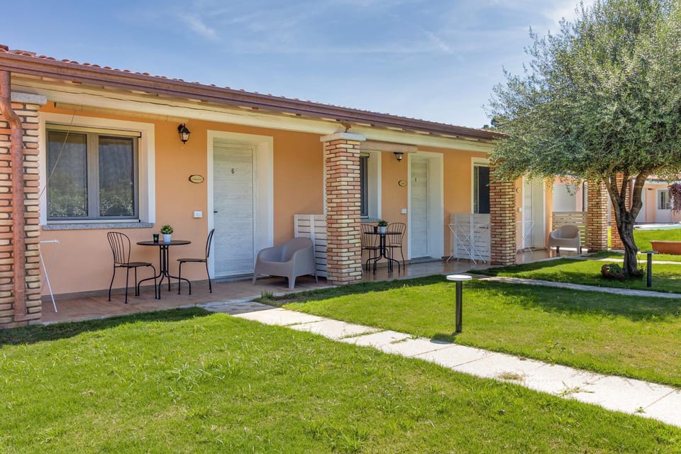 Property building, Garden, Garden, room service