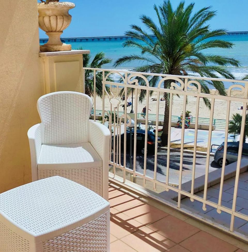 Natural landscape, View (from property/room), Balcony/Terrace, Sea view