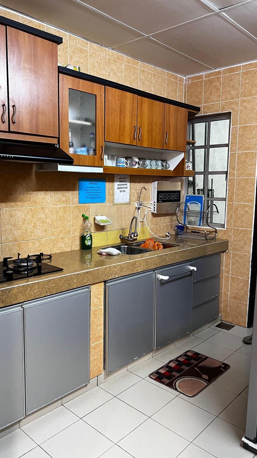 Kitchen or kitchenette, dishwasher, minibar