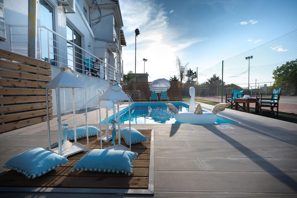 Swimming pool