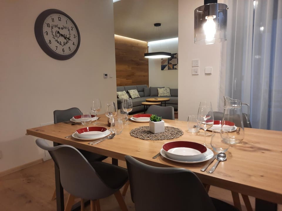 Kitchen or kitchenette, Living room, Seating area, Dining area
