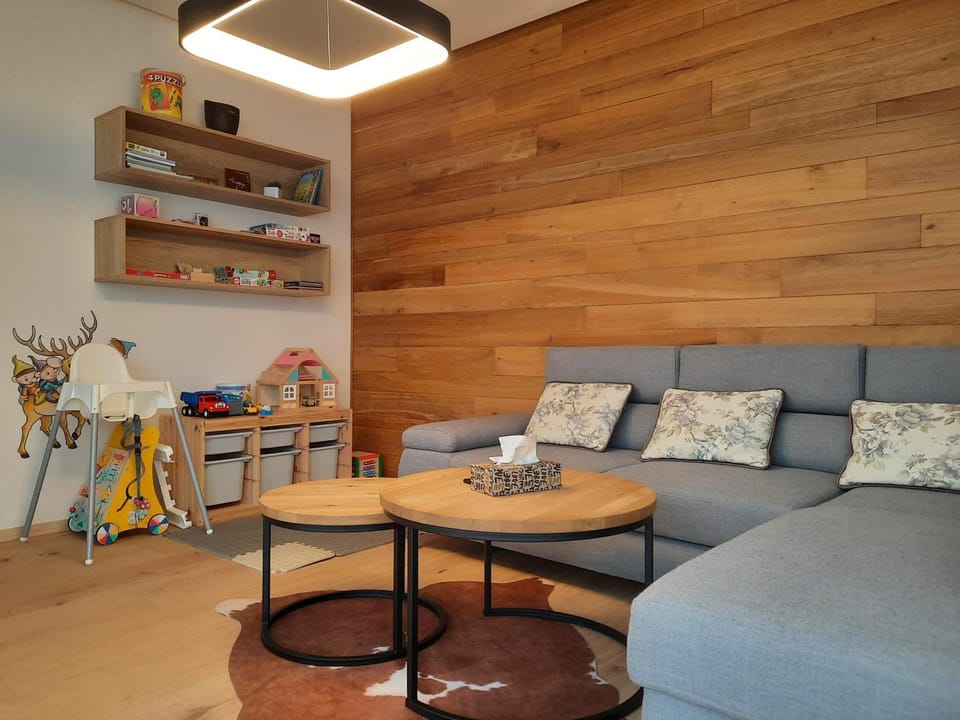 Living room, Seating area, Kids's club