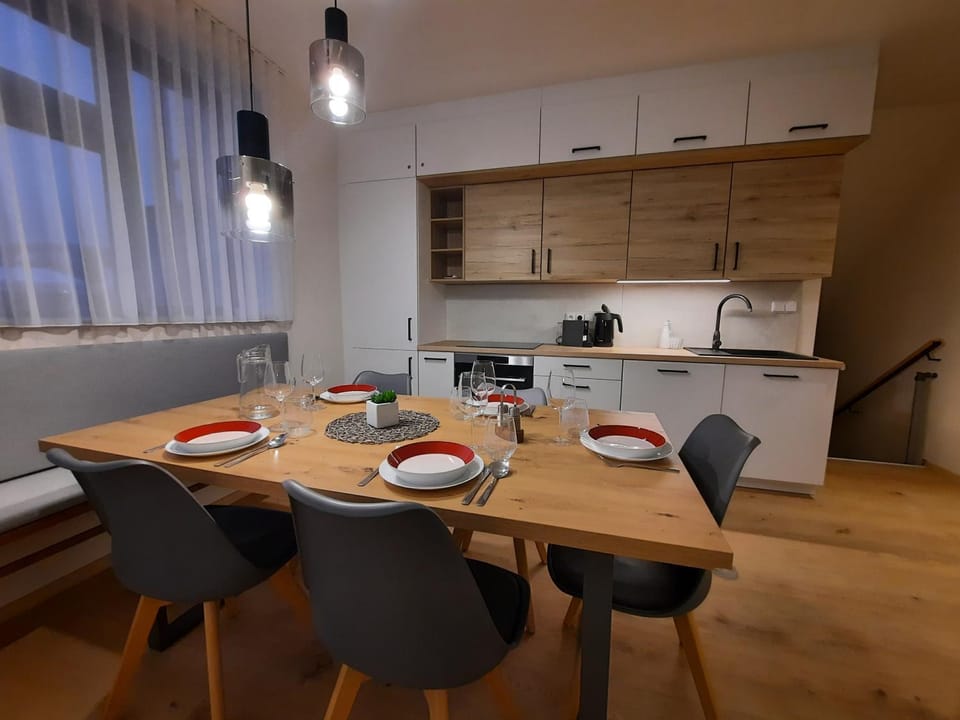 Kitchen or kitchenette, Dining area, stove