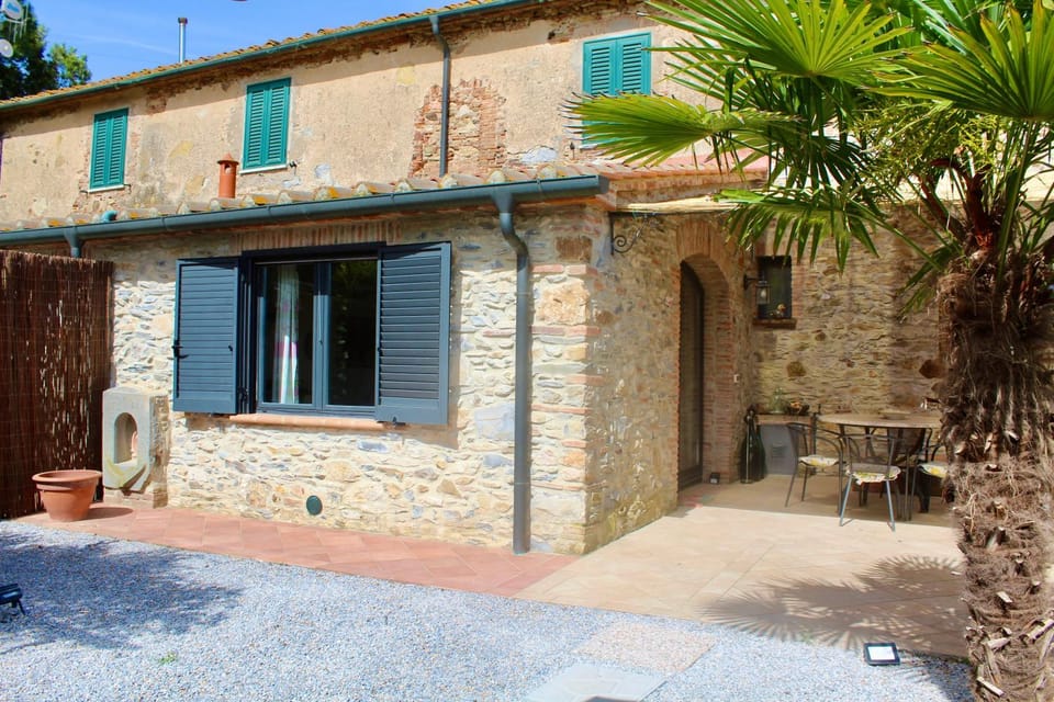 Property building, Patio, Facade/entrance