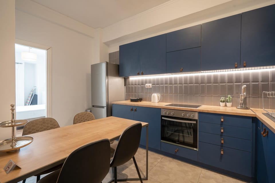 Kitchen or kitchenette, Dining area, oven, stove