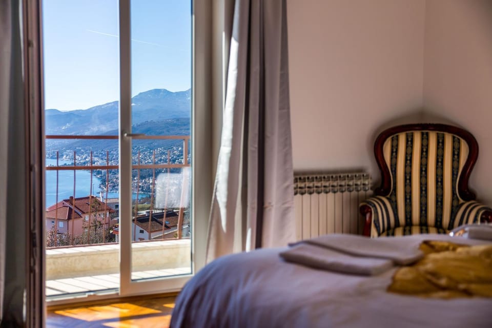 Seating area, Bedroom, Autumn, Mountain view, Sea view