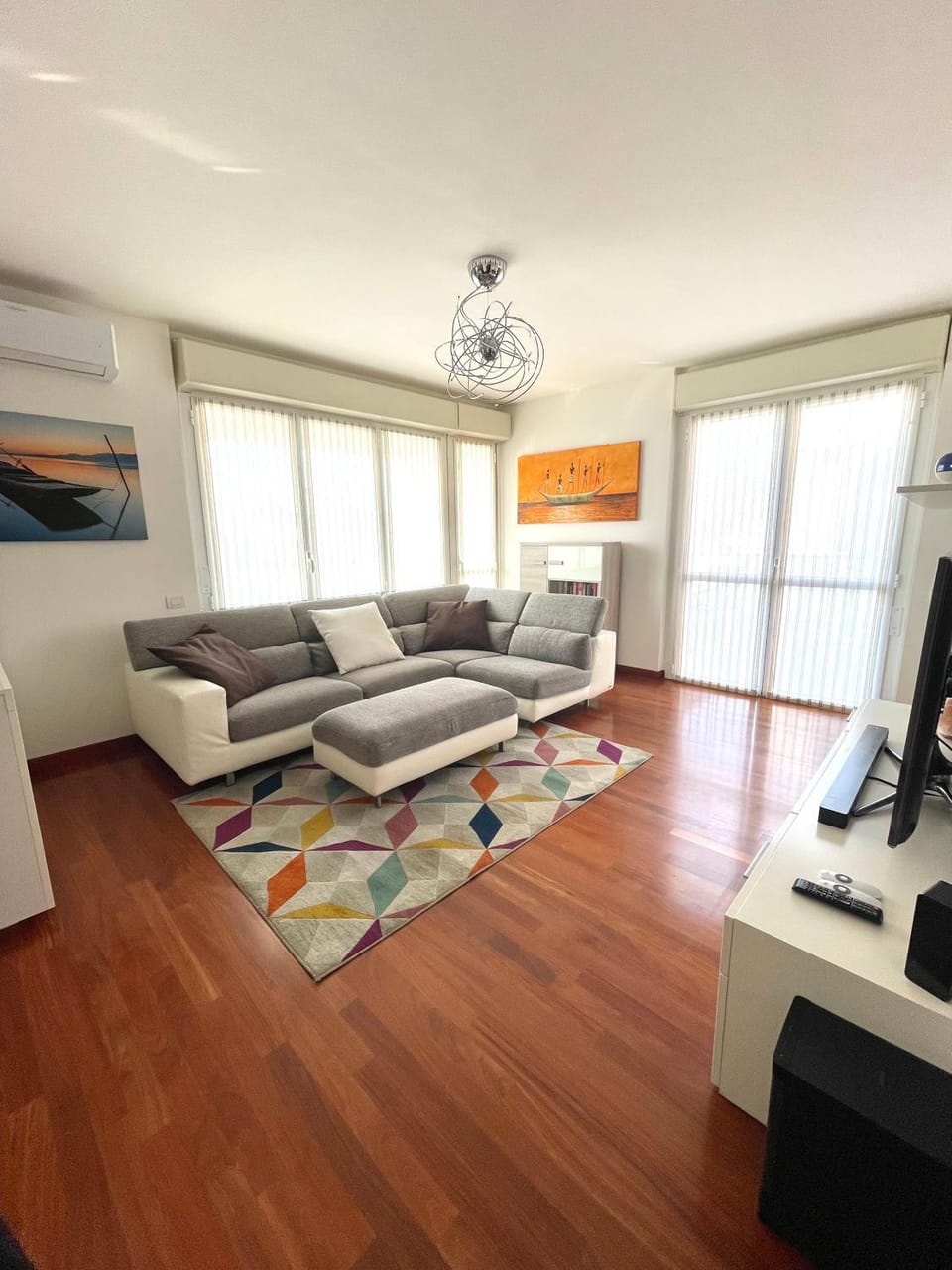 Communal lounge/ TV room