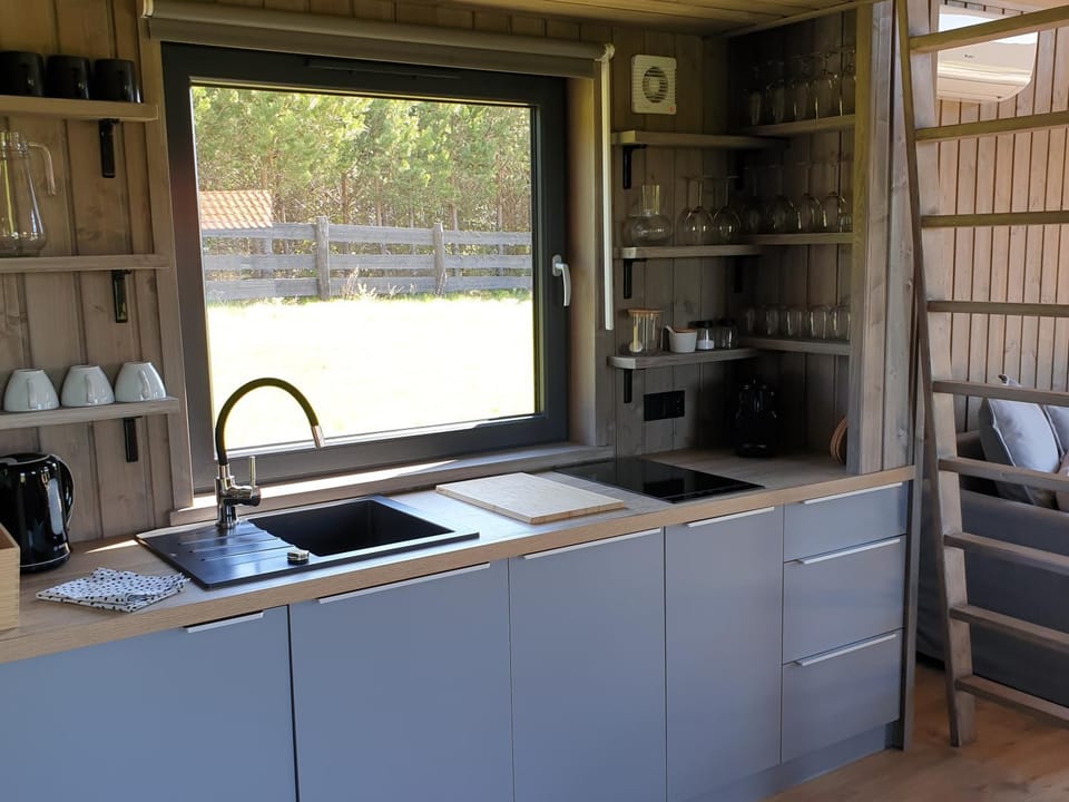 Coffee/tea facilities, Kitchen or kitchenette, Garden view, stove, kitchen