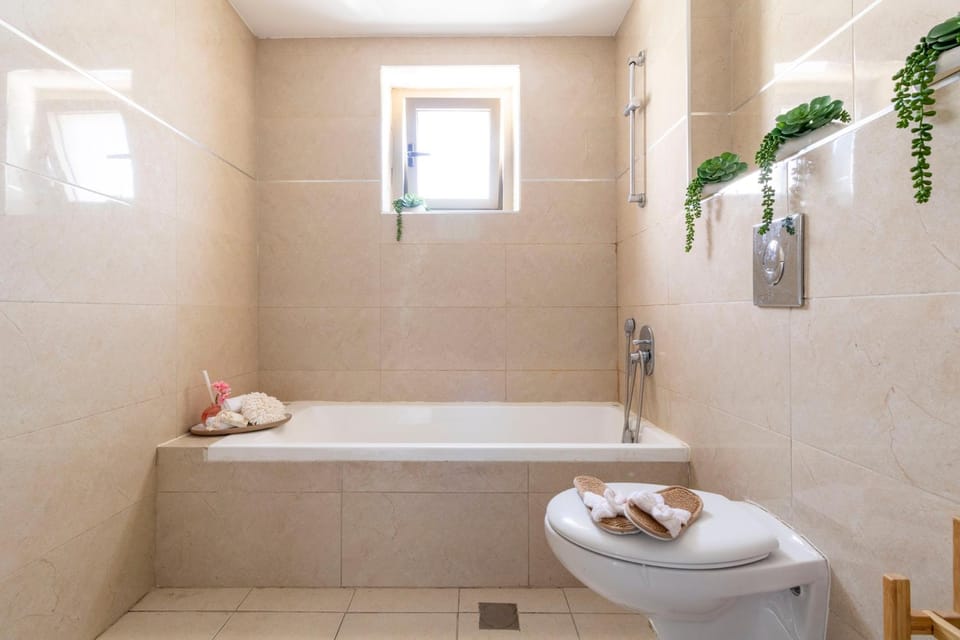 Stylish 1 Bedrooms Parking At City Gate Apartment in Jerusalem