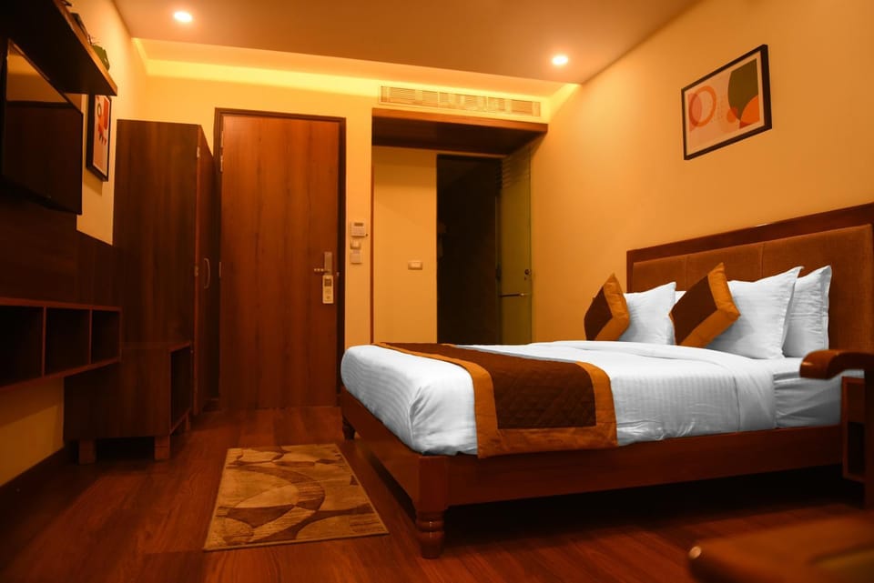Photo of the whole room, Bedroom
