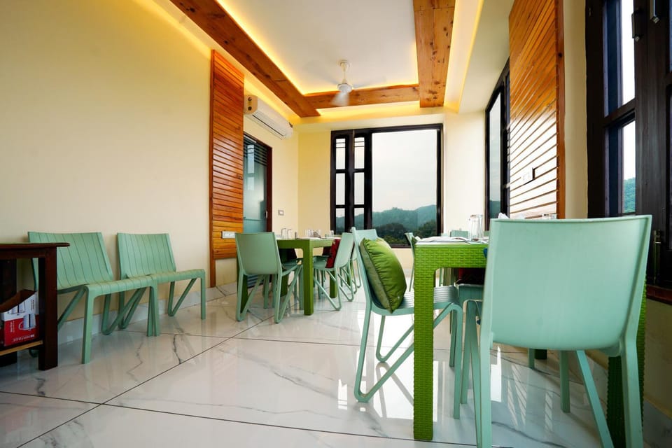 Restaurant/places to eat, Restaurant/places to eat, Breakfast