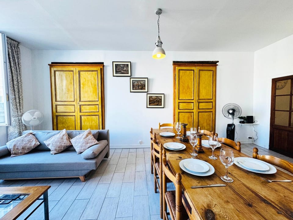 Living room, Dining area