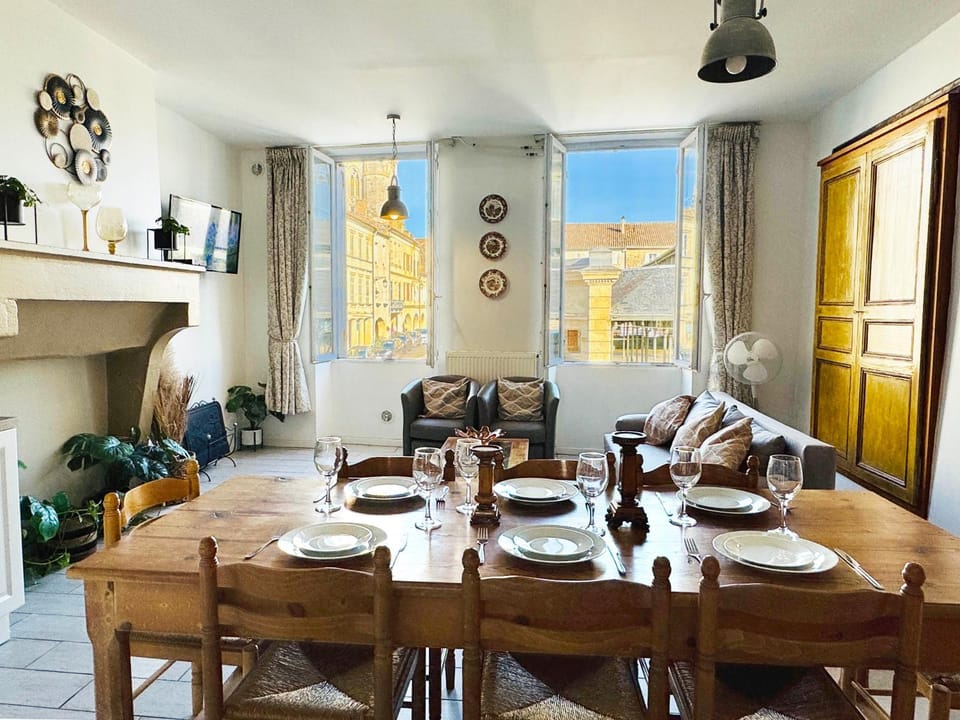 Living room, Seating area, Dining area, City view