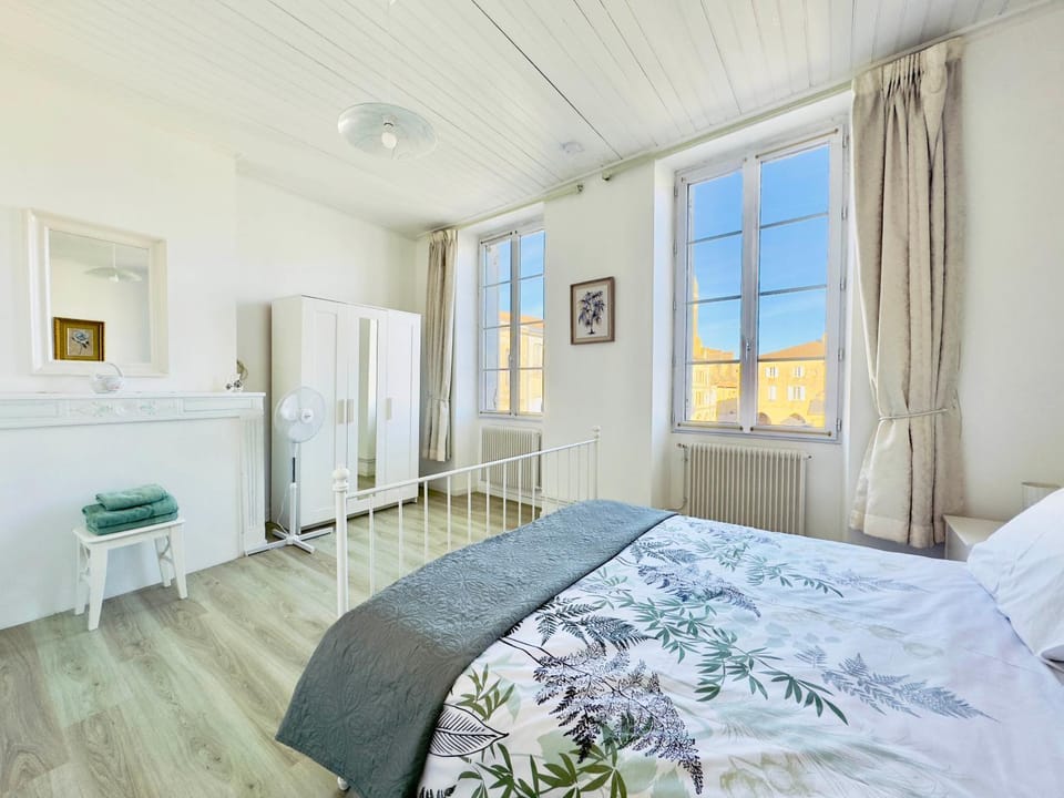 Bed, Photo of the whole room, Bedroom, wardrobe