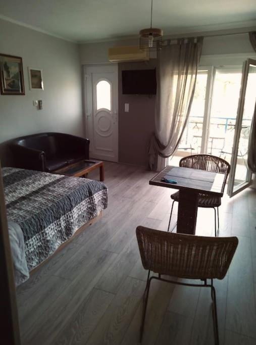 Minimal & cozy studio ΜΕ ΔΩΡΕΑΝ ΧΩΡΟ ΣΤΑΘΜΕΥΣΗΣ Apartment in Kavala