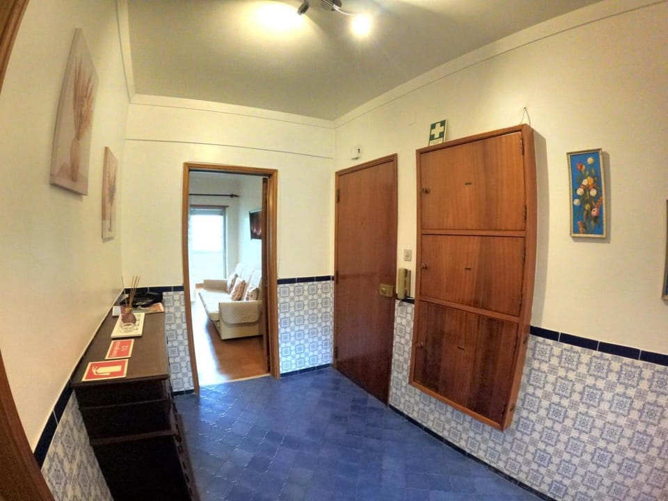 Carcavelos, 3 bedroom renovated, S. D. Rana Apartment in Carcavelos