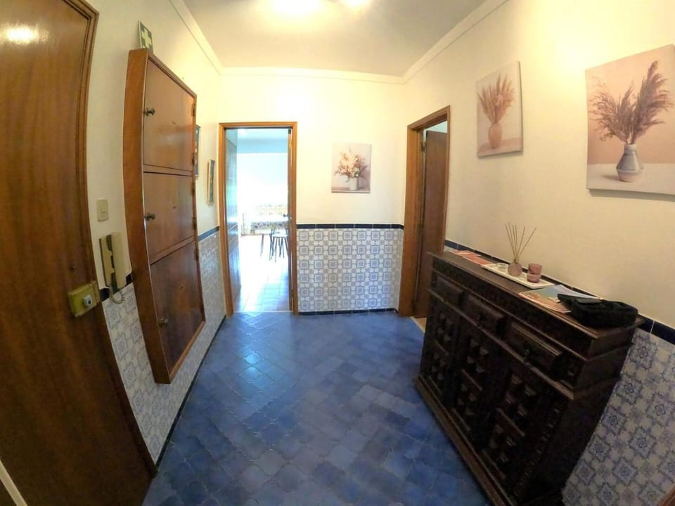 Carcavelos, 3 bedroom renovated, S. D. Rana Apartment in Carcavelos