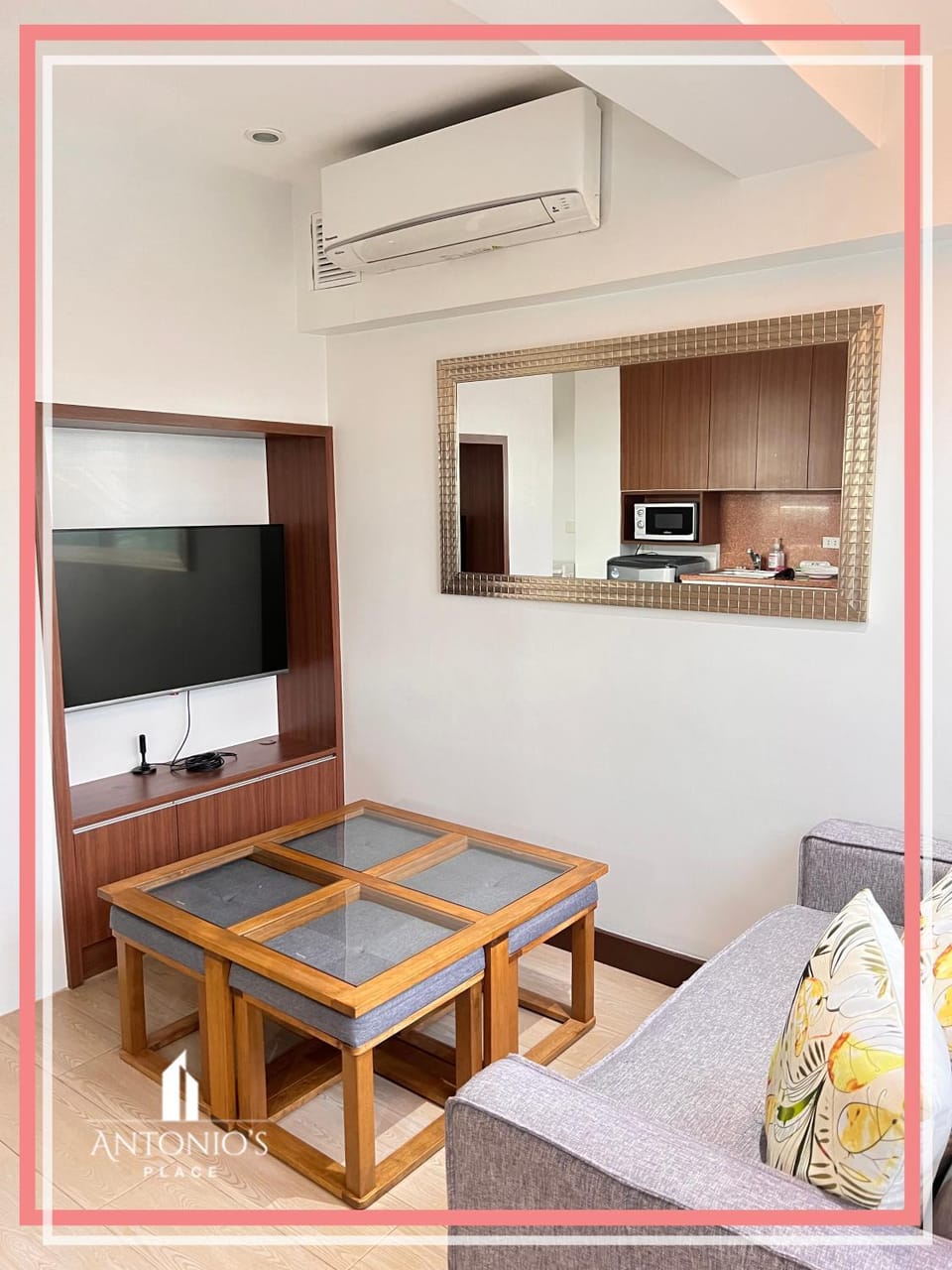 Communal lounge/ TV room, TV and multimedia, Living room, Seating area, Dining area, Evening entertainment, air conditioner
