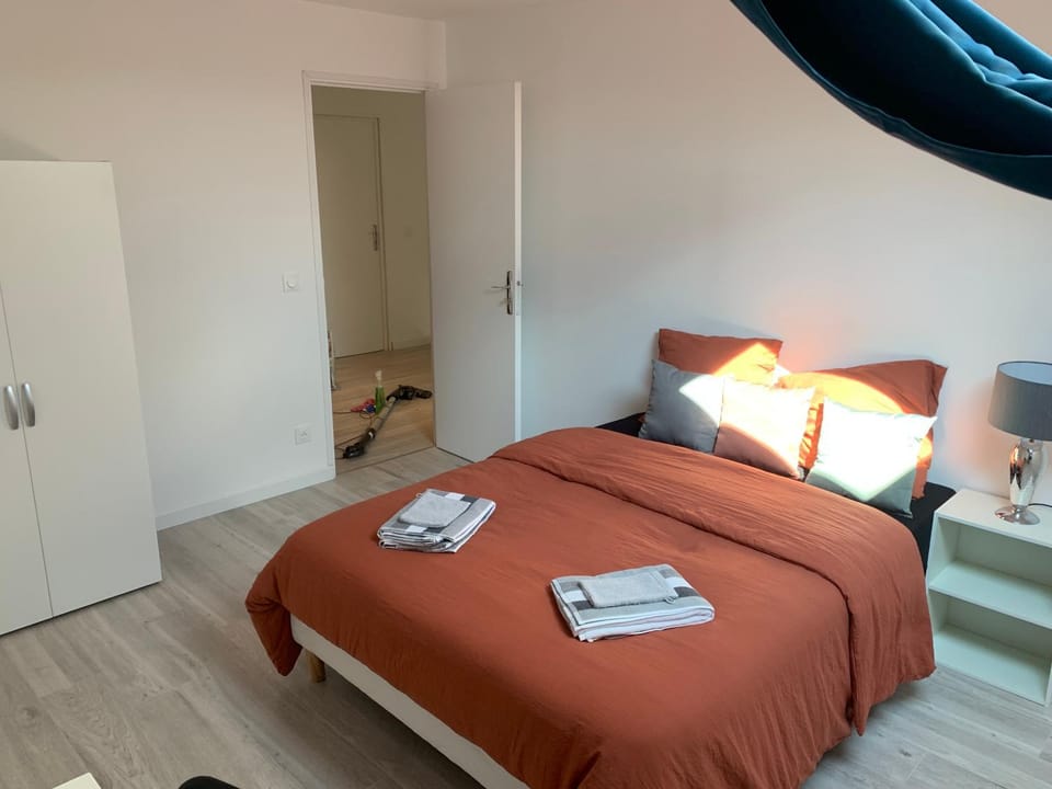 Bed, Photo of the whole room, Bedroom