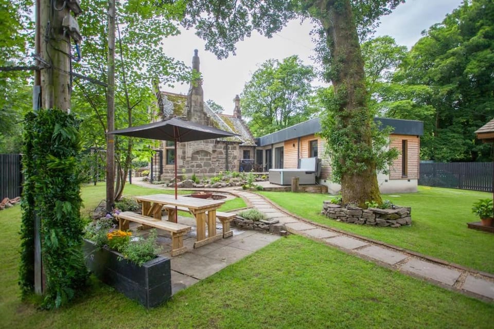 Stylish Loch Lomond lodge in stunning surroundings House in Scotland