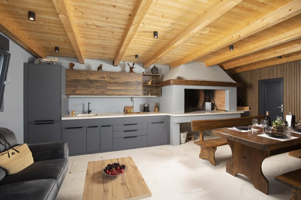 Kitchen or kitchenette, Seating area, Dining area