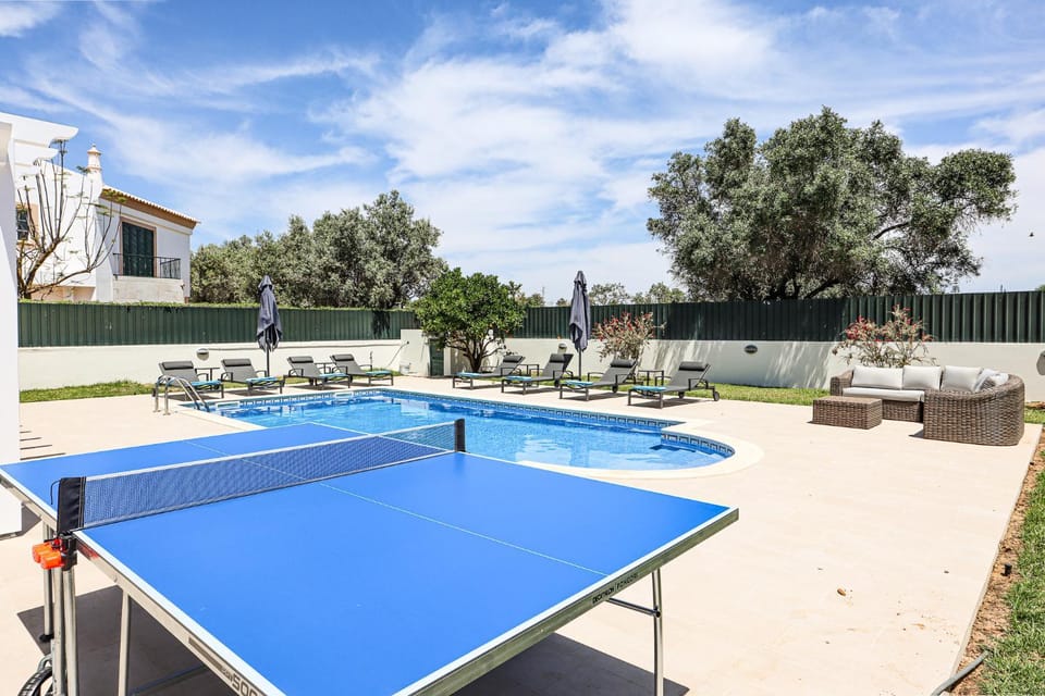 Table tennis, Swimming pool