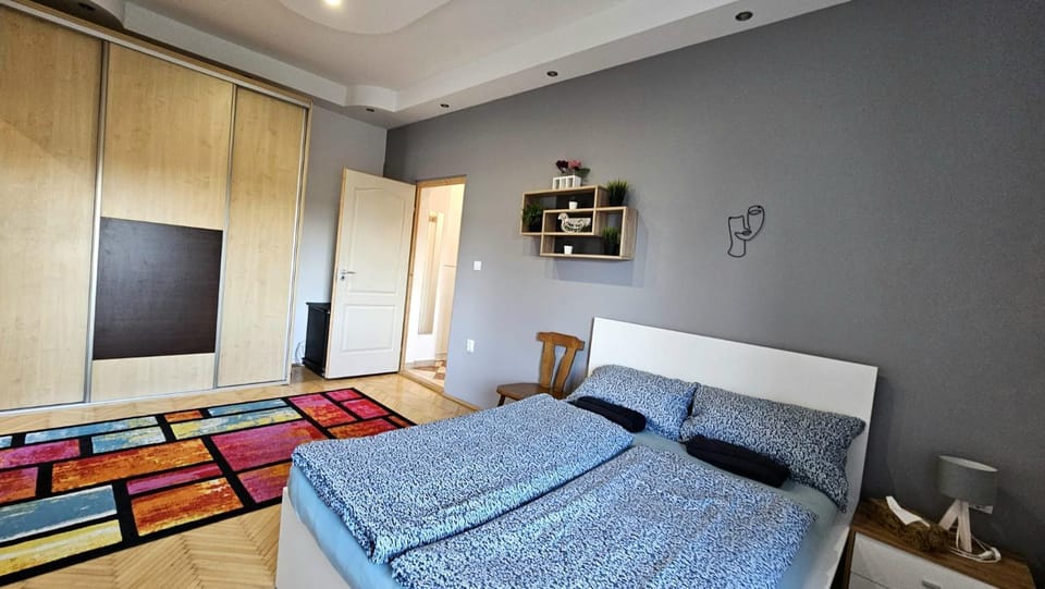 Bedroom, wardrobe