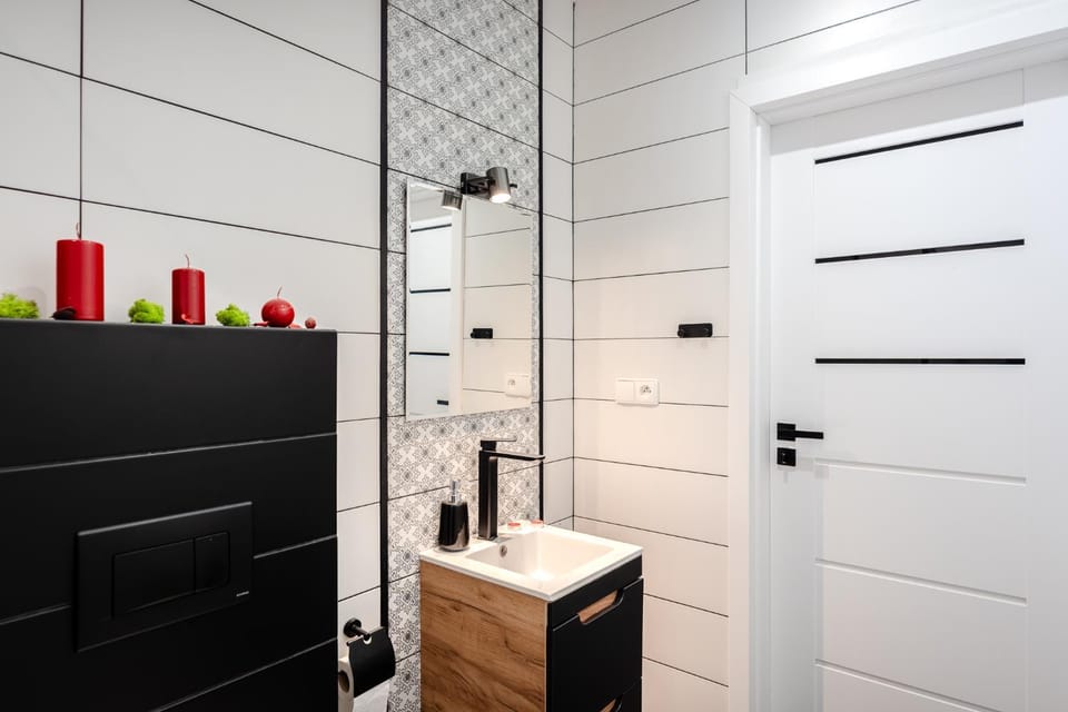 Shower, Toilet, Bathroom, Decorative detail, Decorative detail