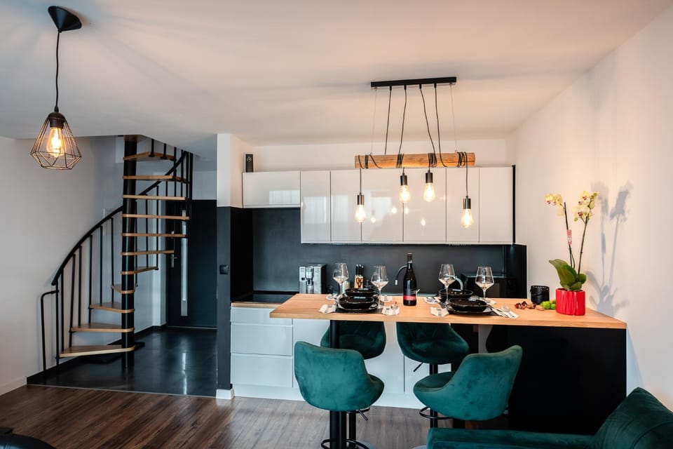 Kitchen or kitchenette, Living room, Decorative detail, Decorative detail, Seating area, Floor plan