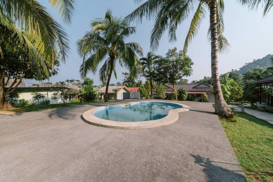 Baan Gatto Bed and Breakfast in Khuekkhak