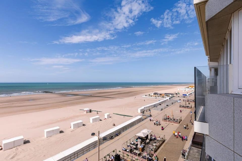 Casiola - Corner apartment with spectacular sea view Apartment in Middelkerke