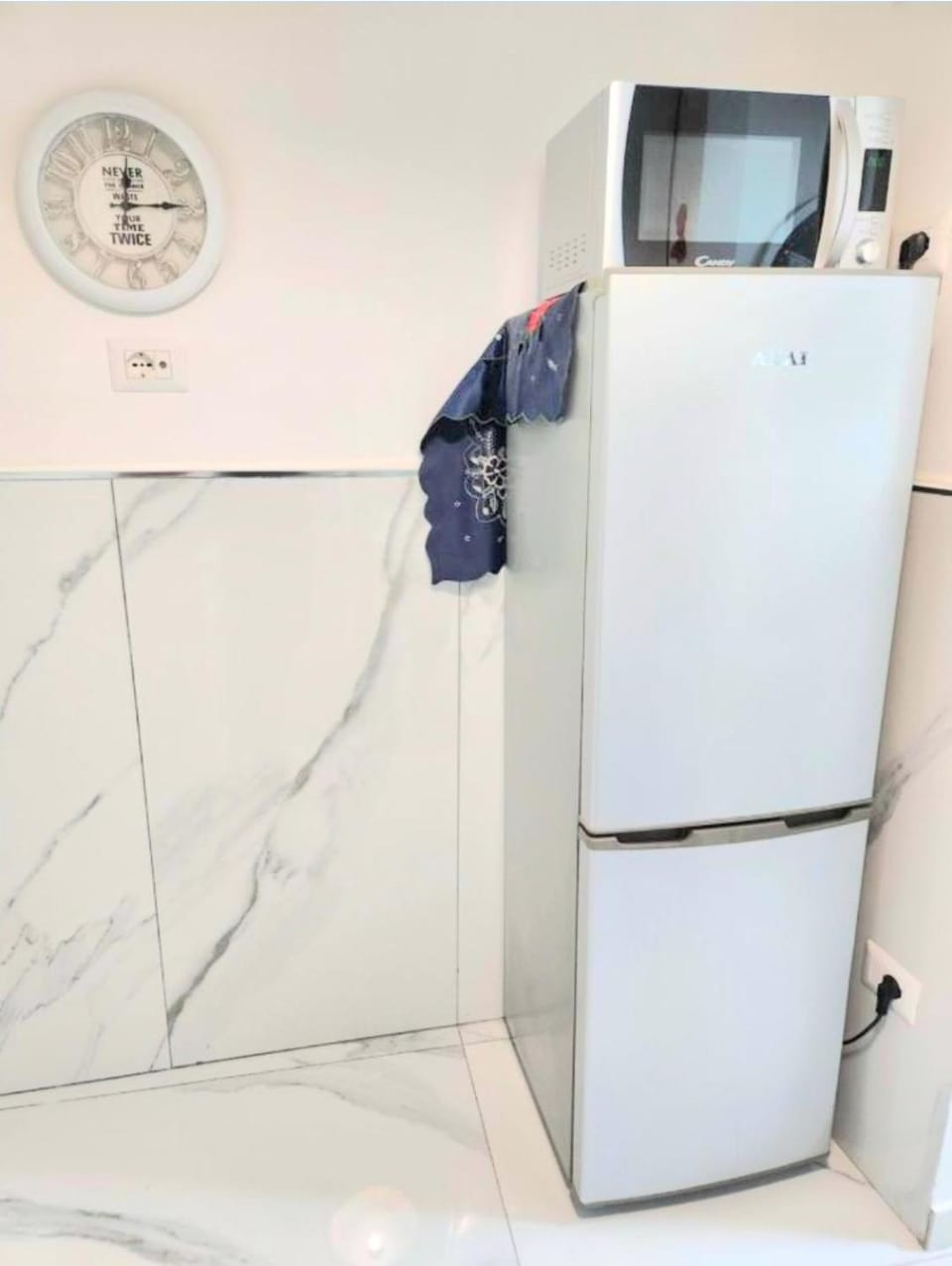 Kitchen or kitchenette, oven