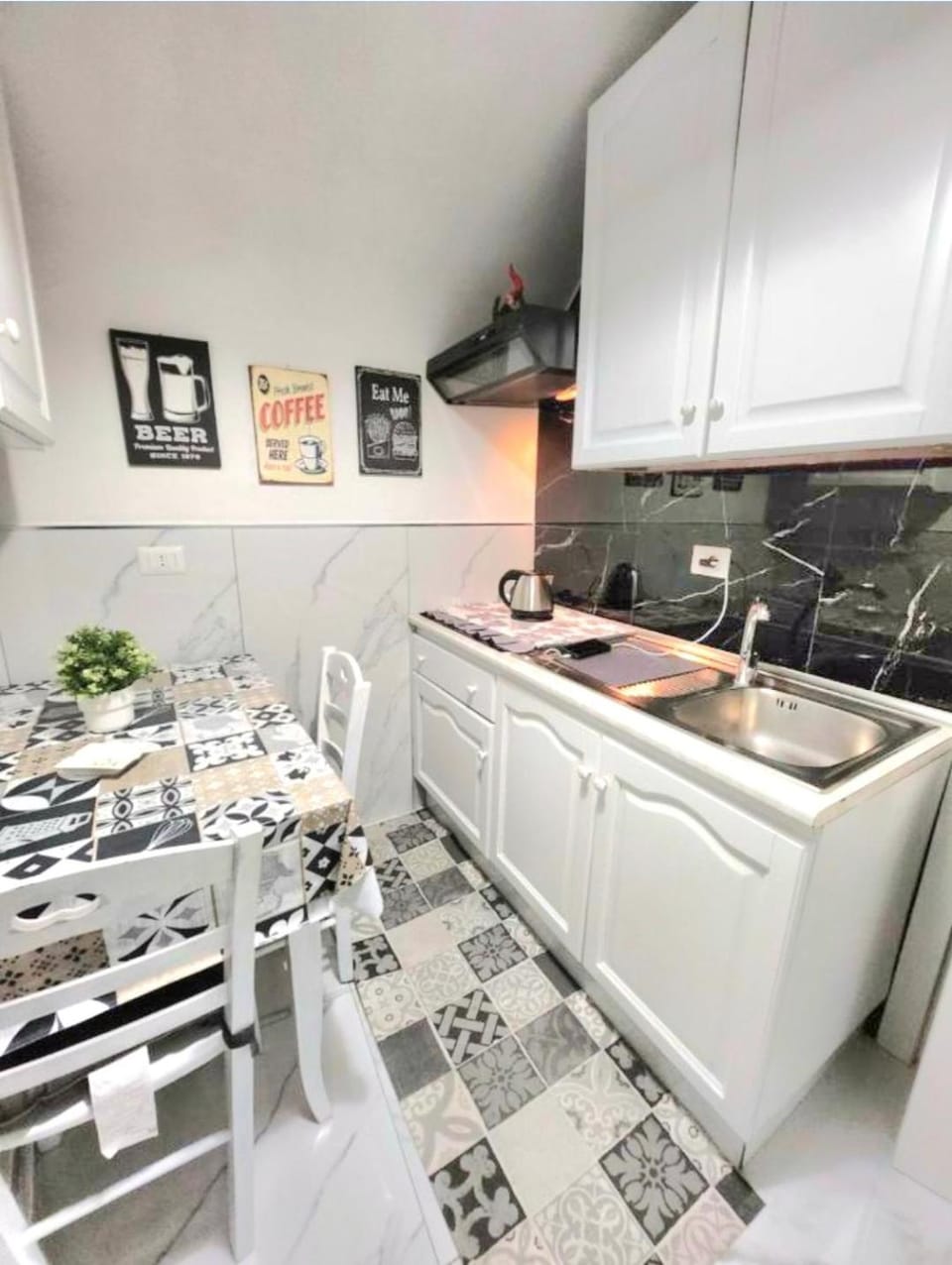 Kitchen or kitchenette