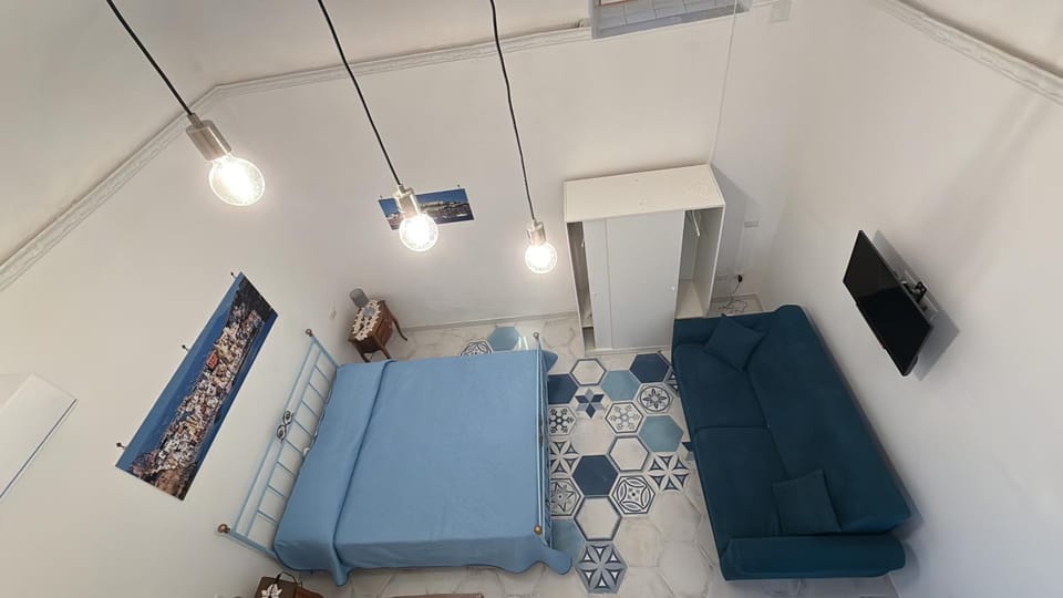 TV and multimedia, Living room, Photo of the whole room, Bedroom