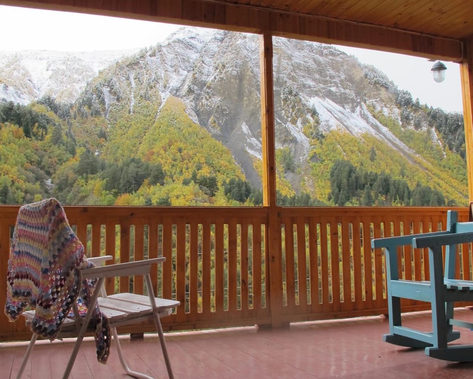 Balcony/Terrace, Mountain view
