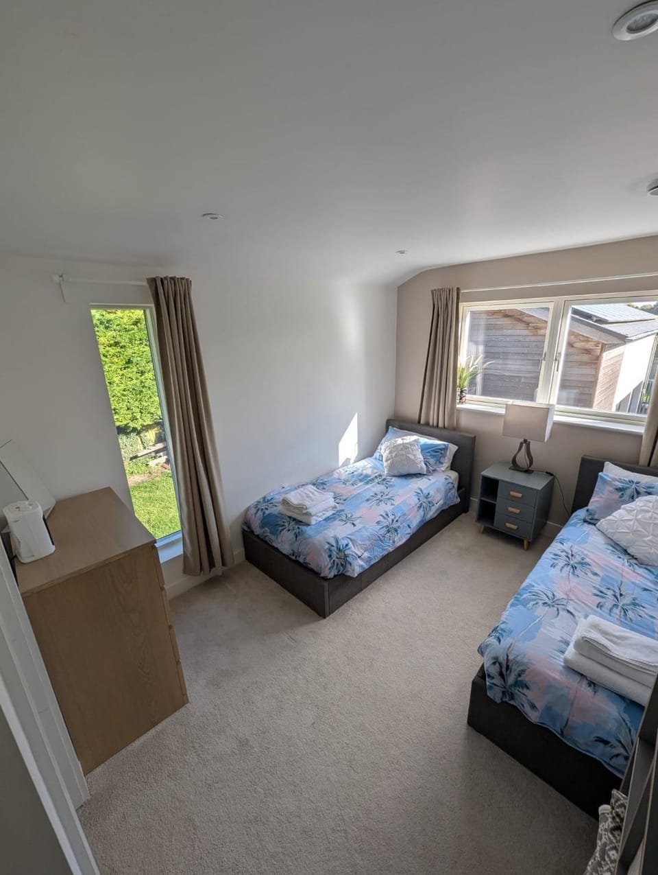 Unique, Spacious, Self-Built Eco Home with huge garden and movie room House in Test Valley District