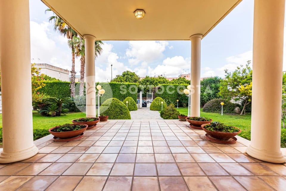Patio, Facade/entrance, Garden view