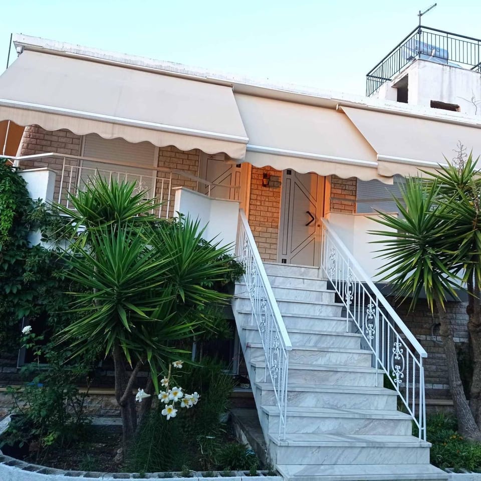 Property building, Facade/entrance, Balcony/Terrace