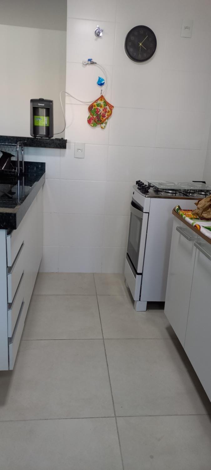 Kitchen or kitchenette, minibar, stove