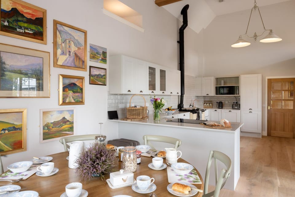 Dining area, kitchen