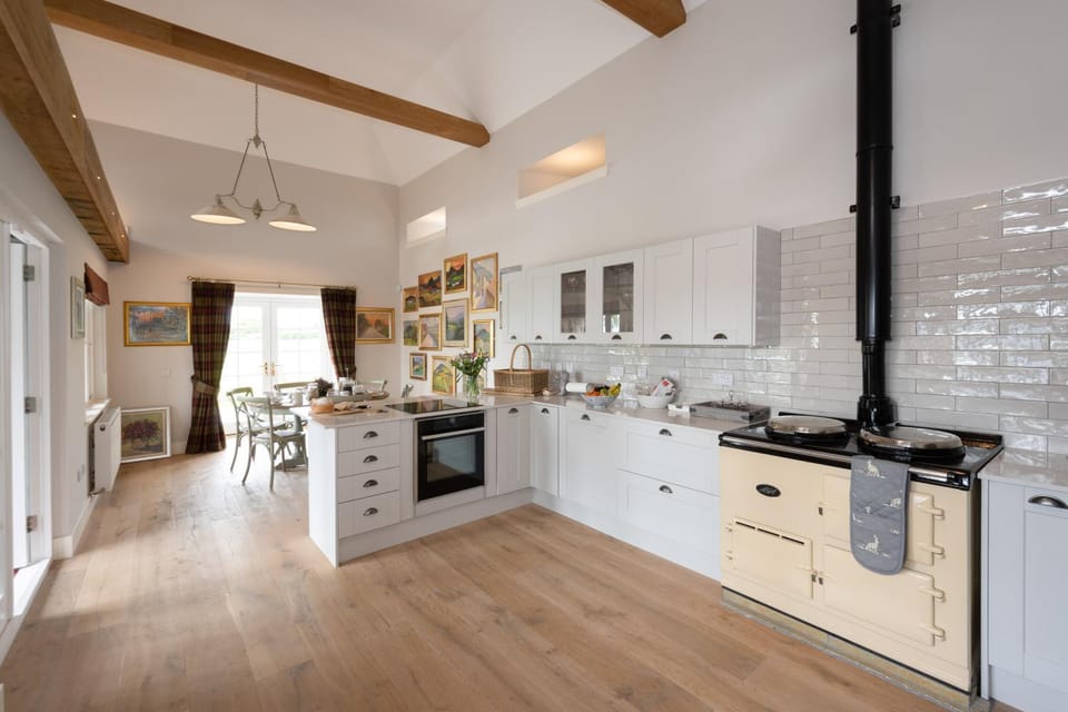 Dining area, kitchen