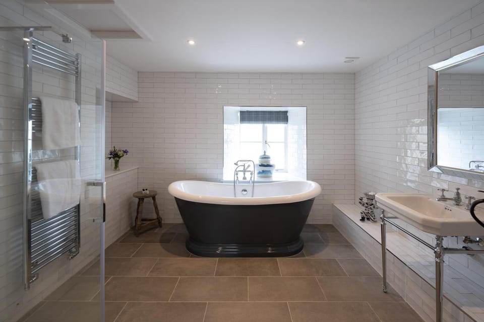 Bathroom, Bath, towels