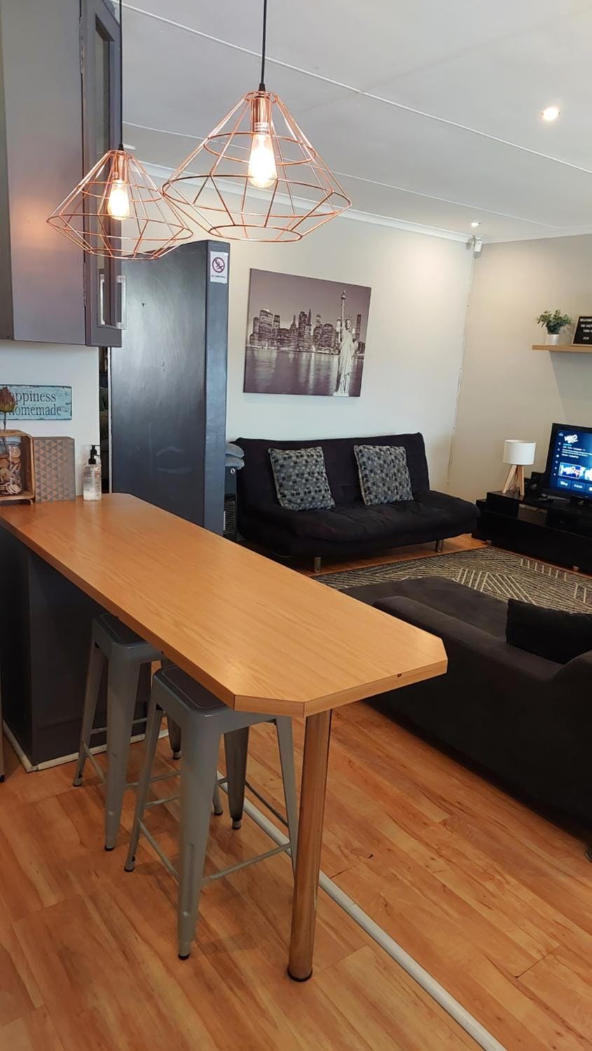 Stylish open plan Townhouse Apartment in Port Elizabeth