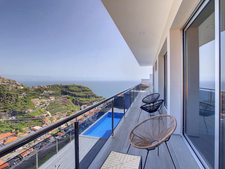 Balcony/Terrace, Pool view, Sea view
