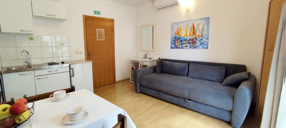 Living room, Dining area, kitchen
