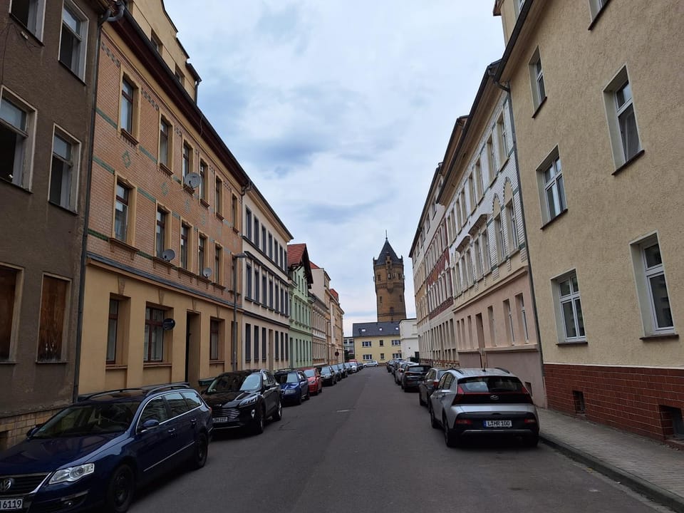 Property building, Day, Neighbourhood, City view, Street view, Location, Parking