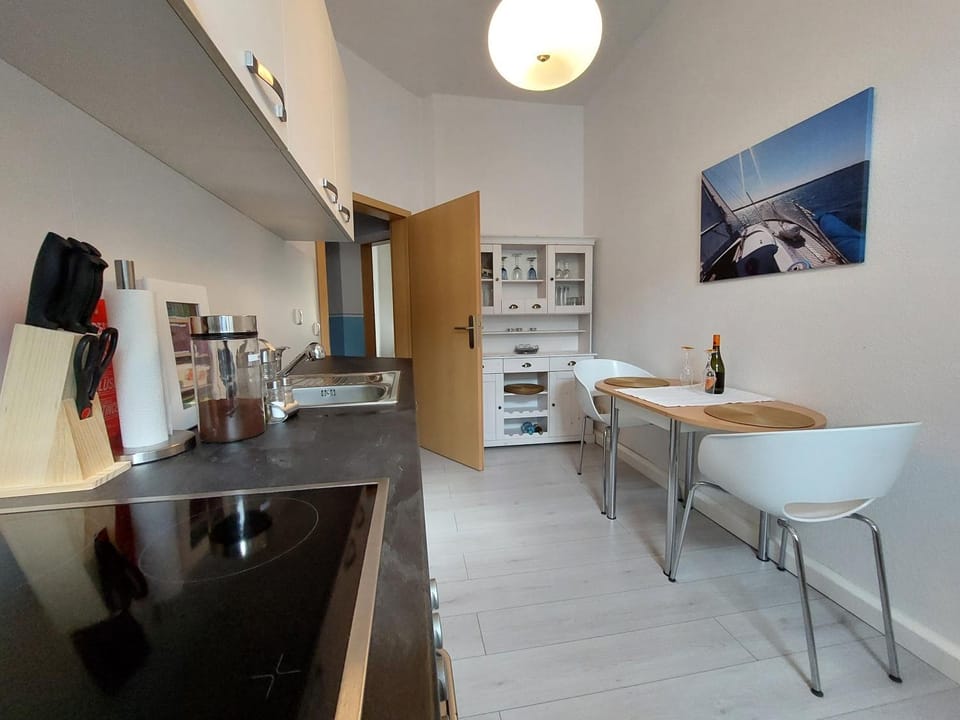 Coffee/tea facilities, Dining area, pet friendly, stove, kitchen, kitchen