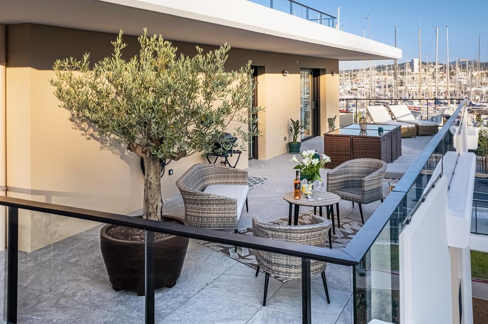 Patio, Balcony/Terrace
